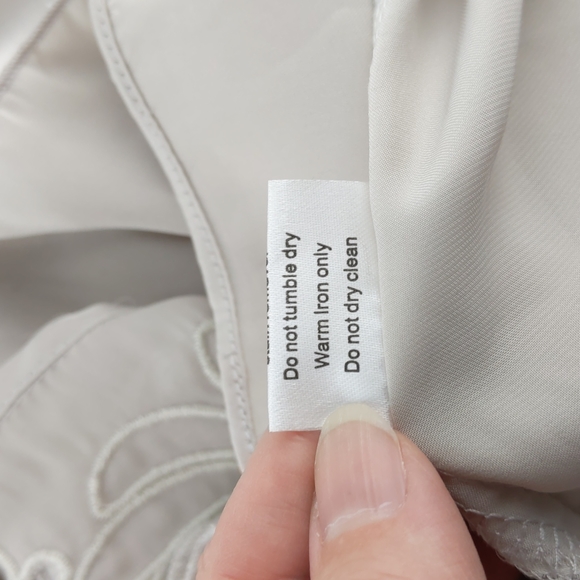 Zhouk Dress Size M Cream Flutter Sleeves Tie Waist Embroidered Cutouts 100% Silk - Picture 15 of 16